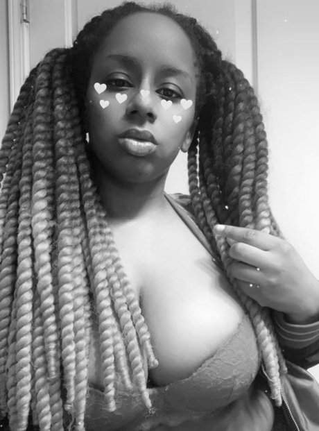 Harmonii Quinn sexy actress pictures