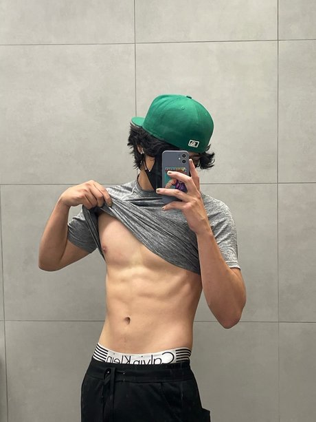 Harol Ortega model art galleries