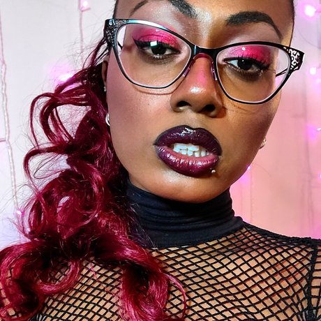 The Dreadful Damsel adult model pic