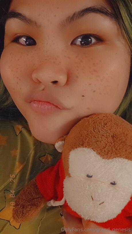 Genesis Green star exclusive photo