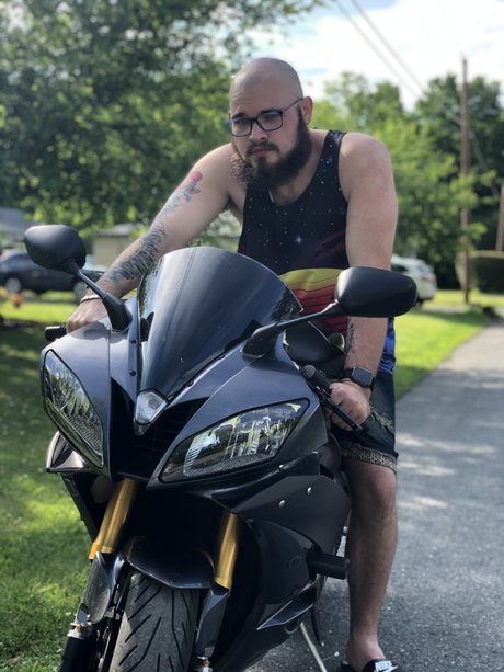 Dubs sexy model picture