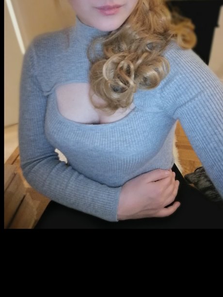 Isabell adult model archive