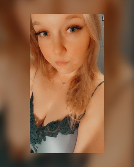 Ms Beea erotic pornstar pic