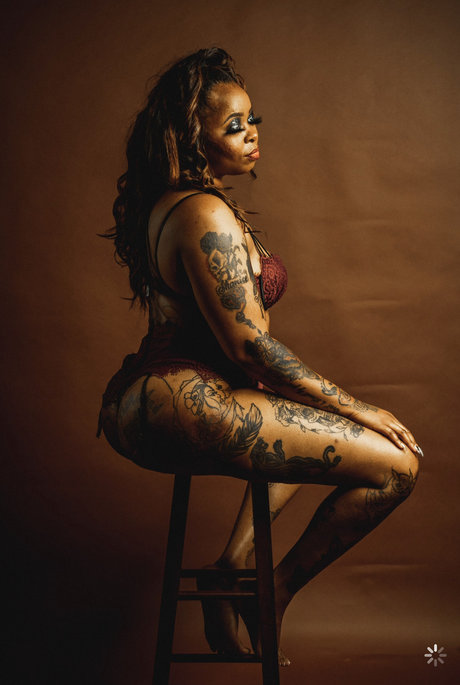 AriAna nudes star pic