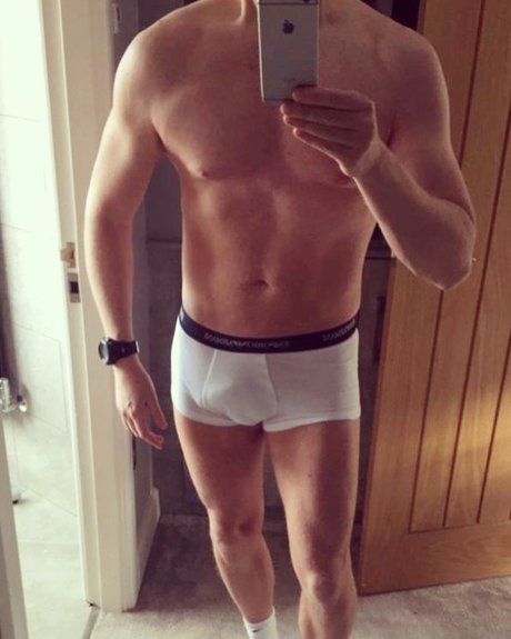 Mr Walton star hot pics