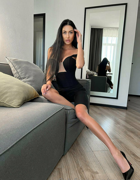 mari mis star top pic