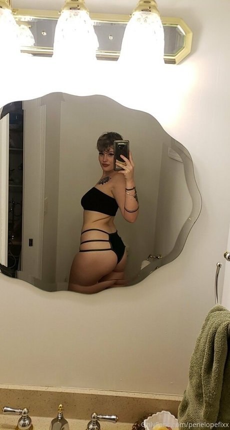 penelopefixx model exclusive image