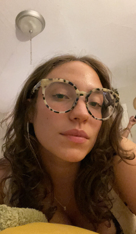 ella enchanted2 model erotic picture