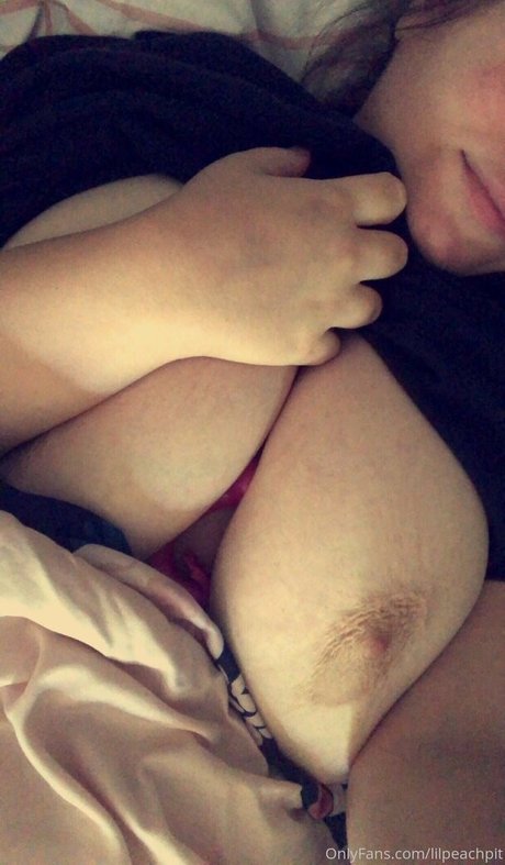 lilpeachpit exclusive pornstar pic