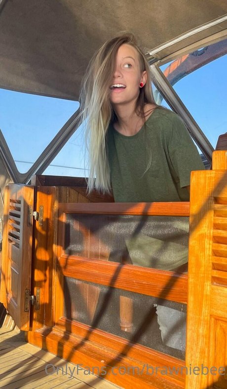 Brawniebee model pornographic gallery