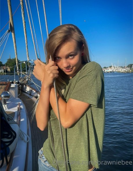 Brawniebee hd pornstar galleries