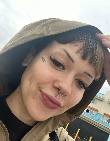 lorettaxrose star adult image