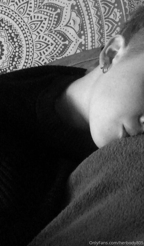 snight827 erotic pornstar image