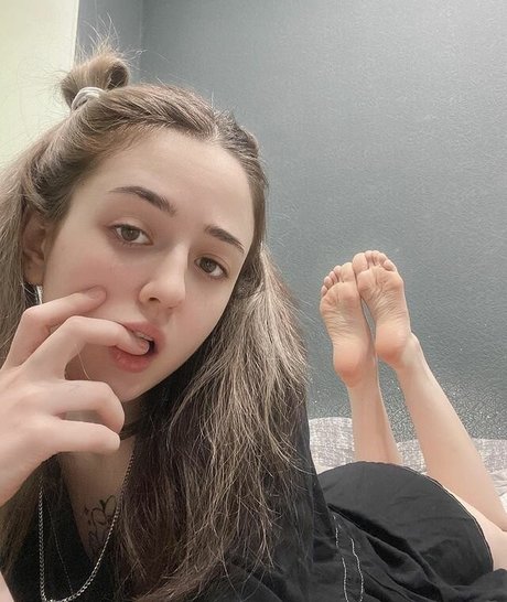 Tinnypieee model xxx picture