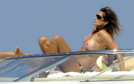Cindy Crawford model naked image