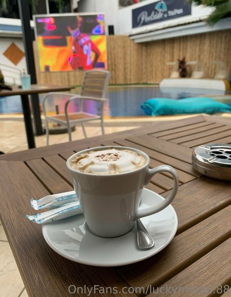 luckymodel 88 naked star img