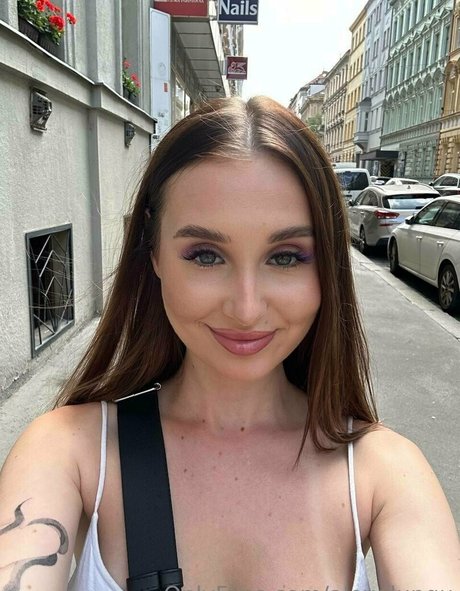 alexalungu naked model img