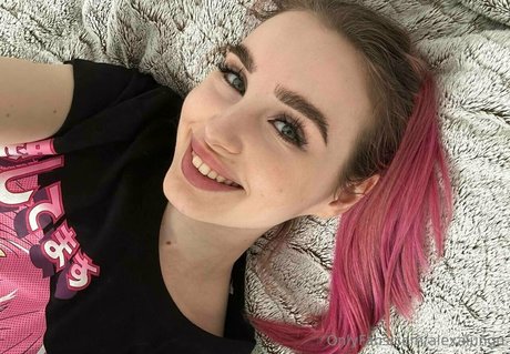 alexalungu hot actress gallery