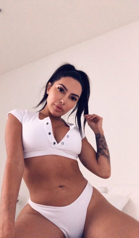 getlela erotic model pictures