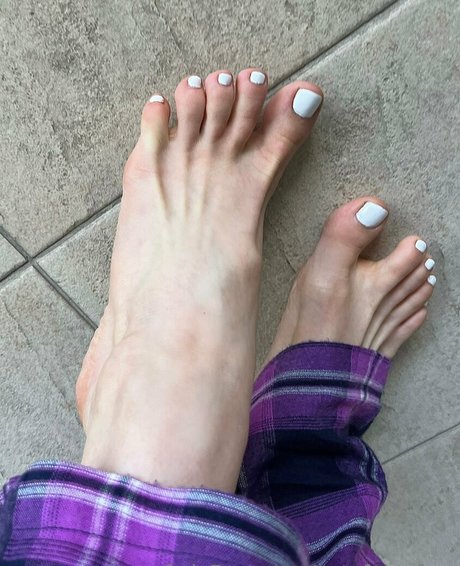 cutefeetyfeet nudes model gallery