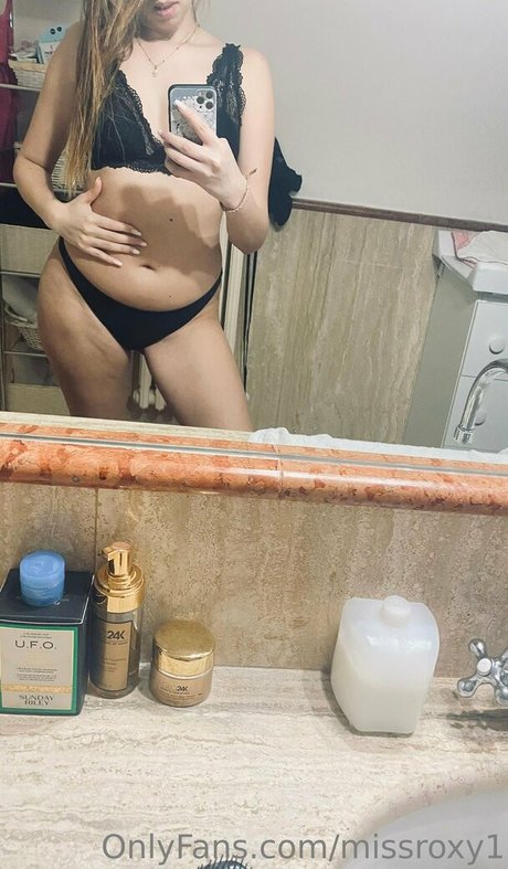 missroxy1 erotic actress gallery