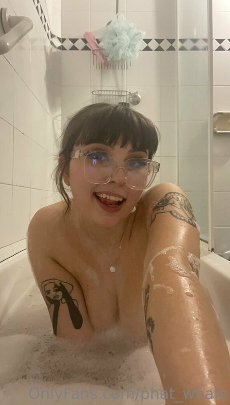 phat whale exclusive model picture