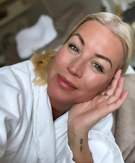 Denise Van Outen erotic star photo