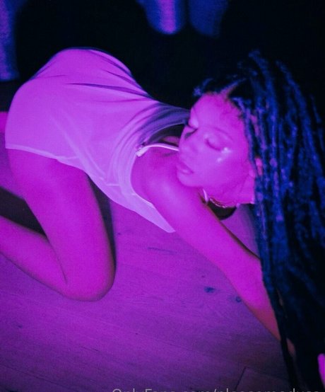 pleasemedusa model erotic gallery