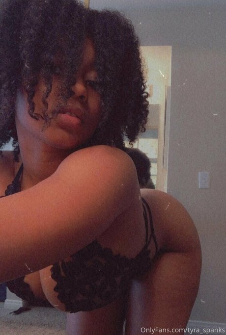 tyra spanks model porn archive