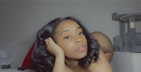 tyra spanks exclusive model photo