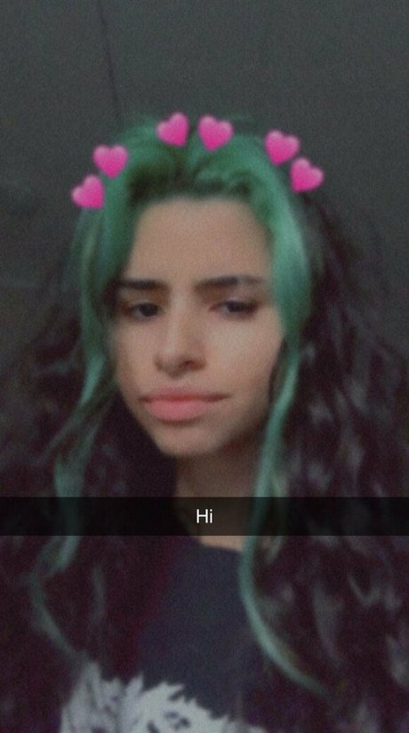 yazzifreaky nude star photo