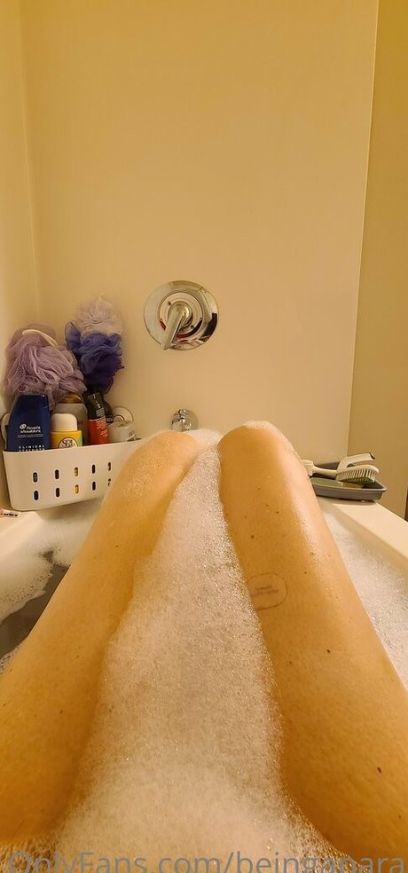 beingapara model hot picture