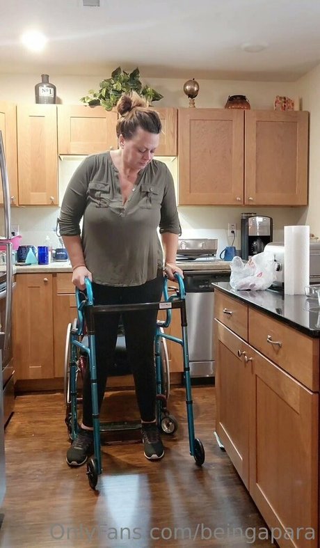 beingapara art star photos