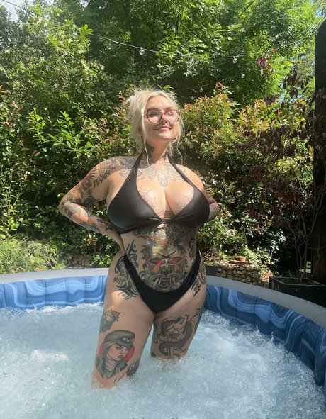 stupiderandhotter star high quality pic