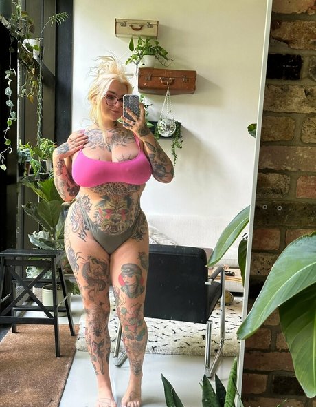 stupiderandhotter nude pornstar pictures