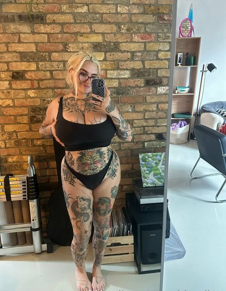 stupiderandhotter sexy actress photo