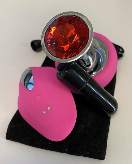 MrsAvaAndrews naked pornstar image