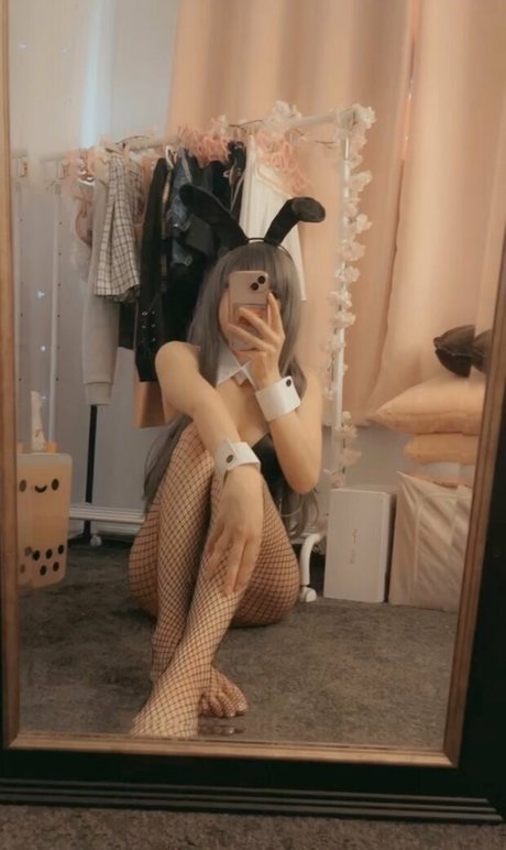 HowToMia art model photos