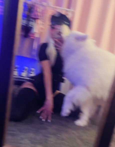 HowToMia pornstar nude pictures