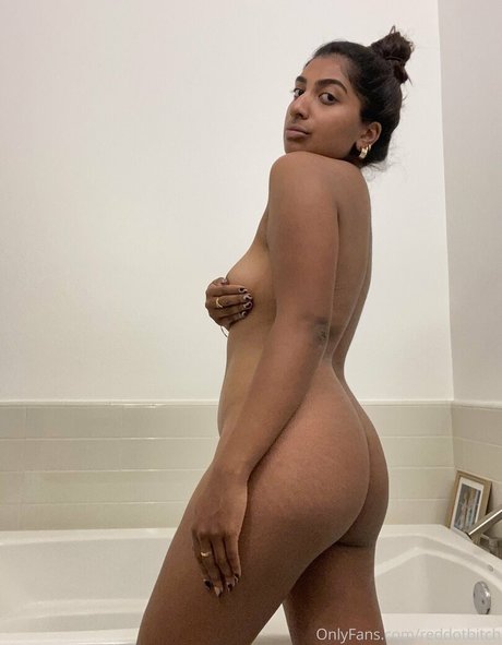 Reddotbitch naked star photo