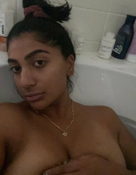 Reddotbitch adult star image