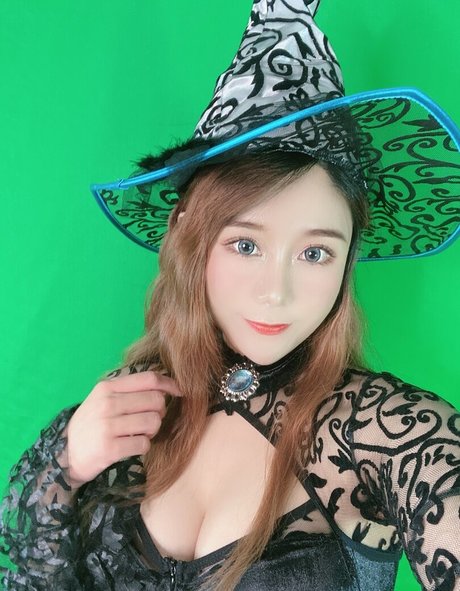 Uying beautiful pornstar images