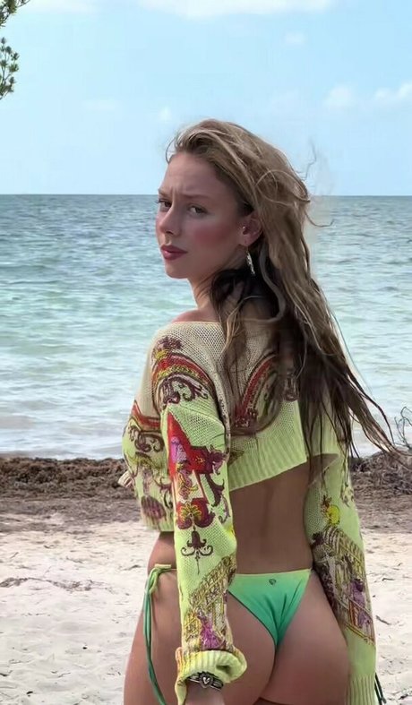 Ester Exposito hd actress photo