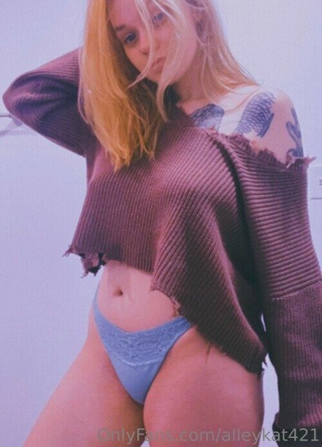 lleykt421 porn model picture