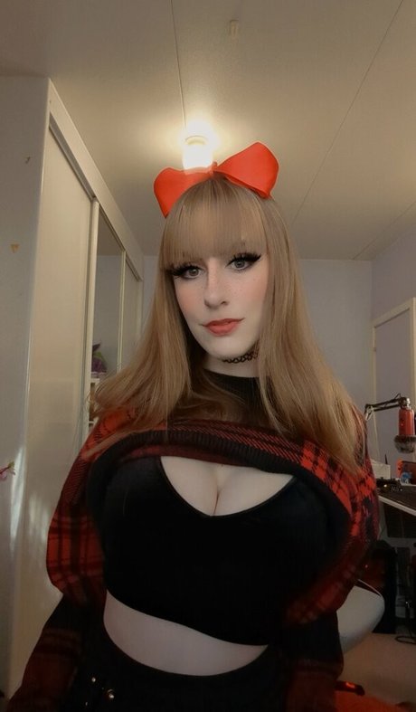 RaeRaeSenpai model art photo