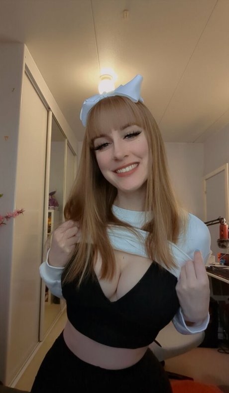 RaeRaeSenpai star nude gallery