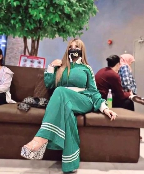 MekSarrah pornstar sexy photos