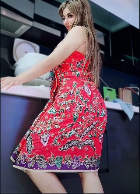 MekSarrah sexy pornstar photo