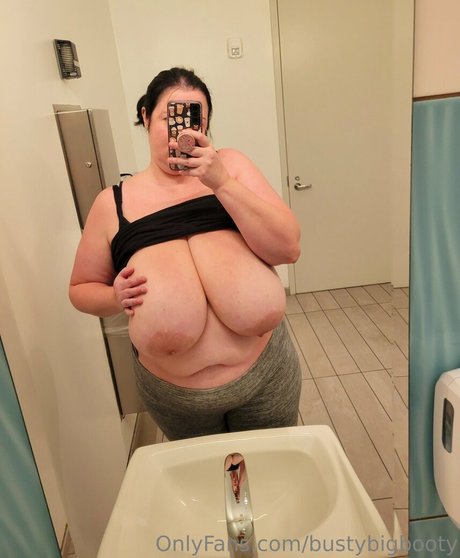 bustybigbooty model nudes images