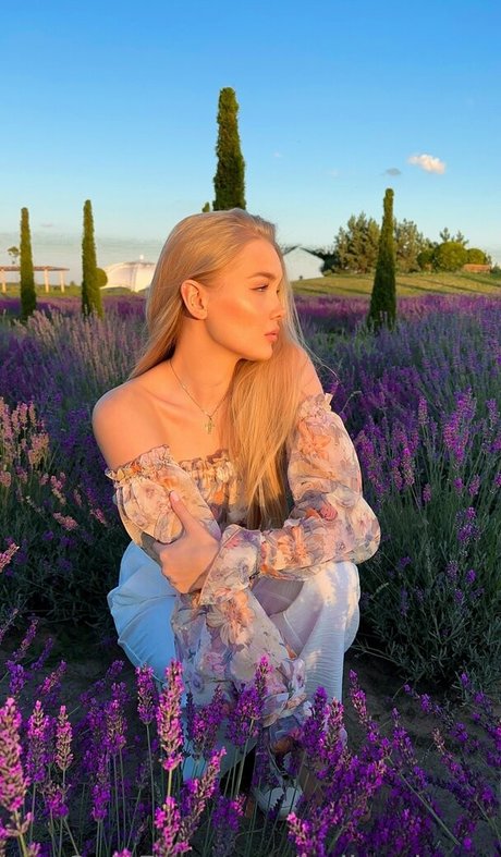 haileycherry hot actress picture